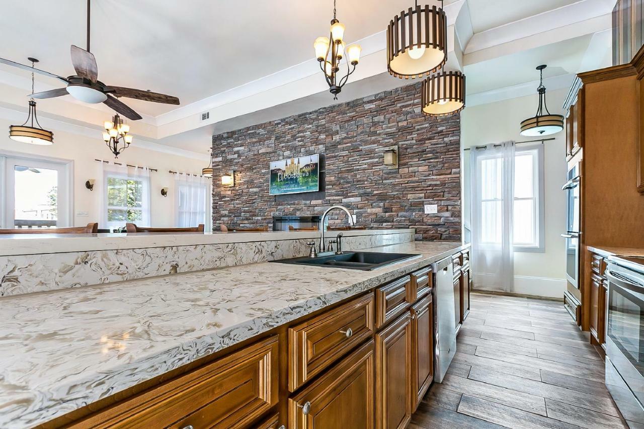 Spacious 4BR Condo on Carondelet Near All Hot Spo Nueva Orleans Exterior foto